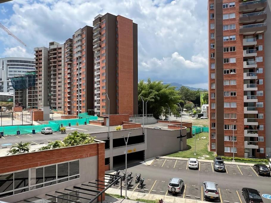 Moderno Apto Con Terraza Privada en Sector Estadio