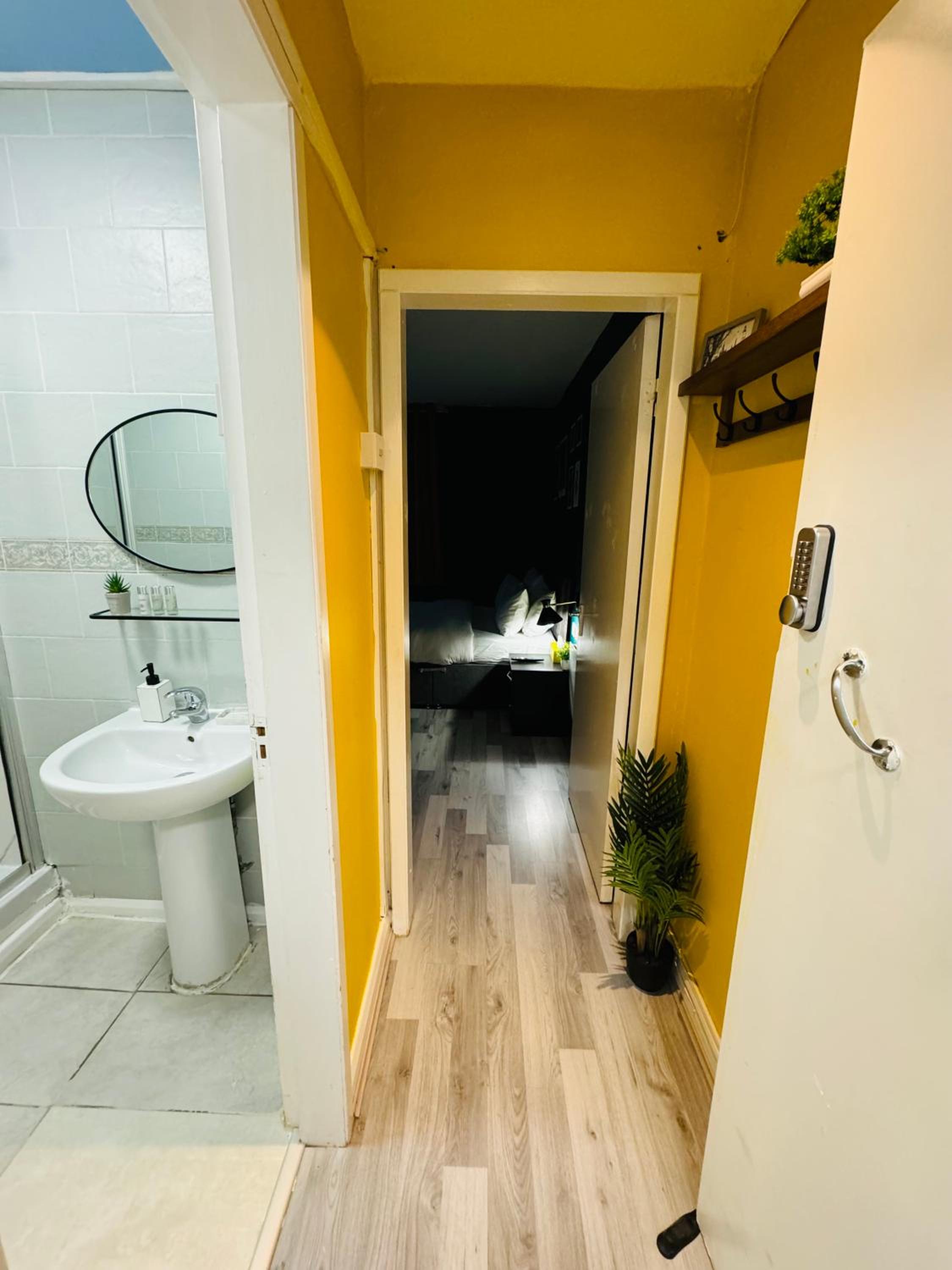 Unique Studio Flat in City 1110
