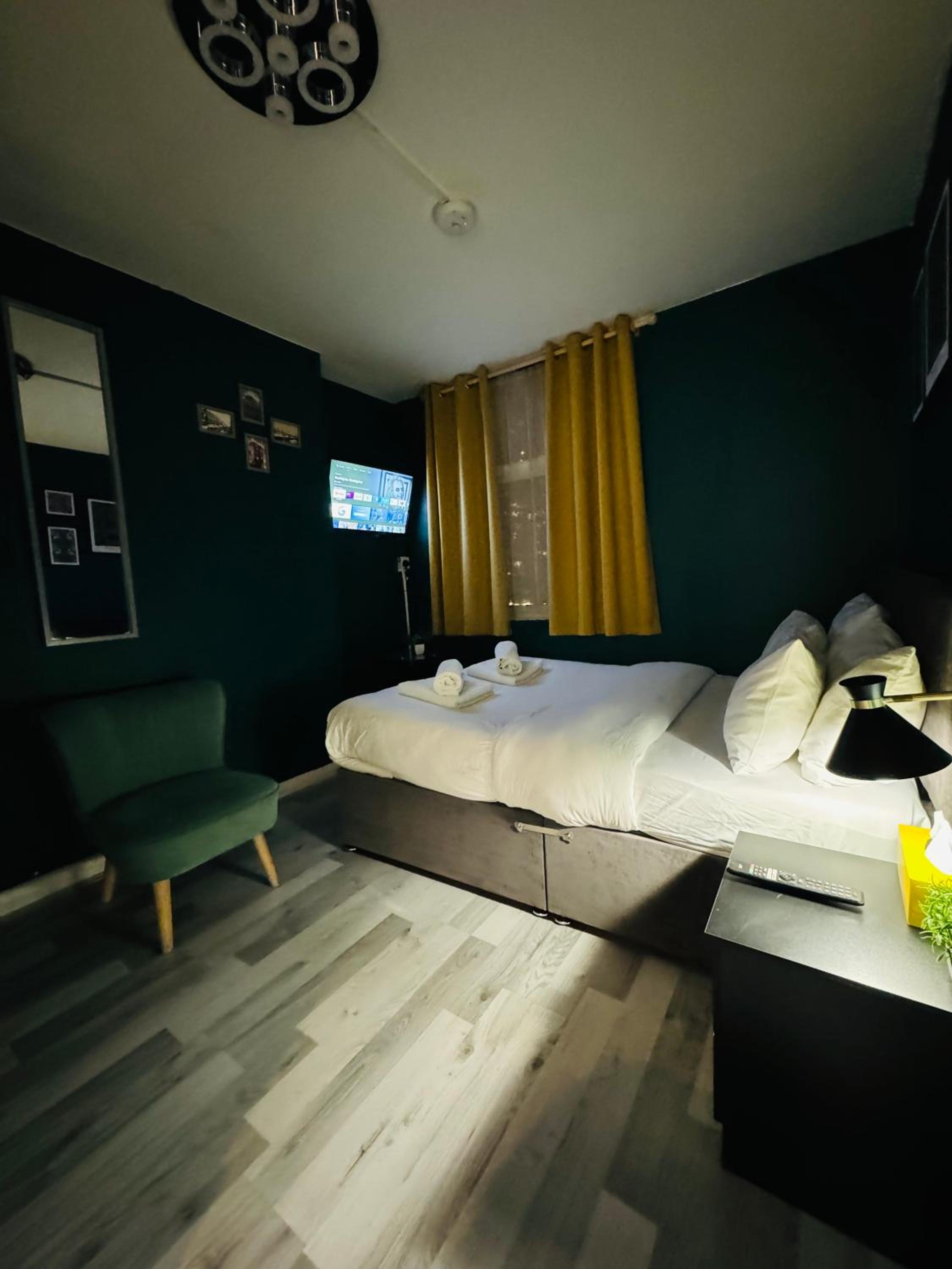 Unique Studio Flat in City 1110