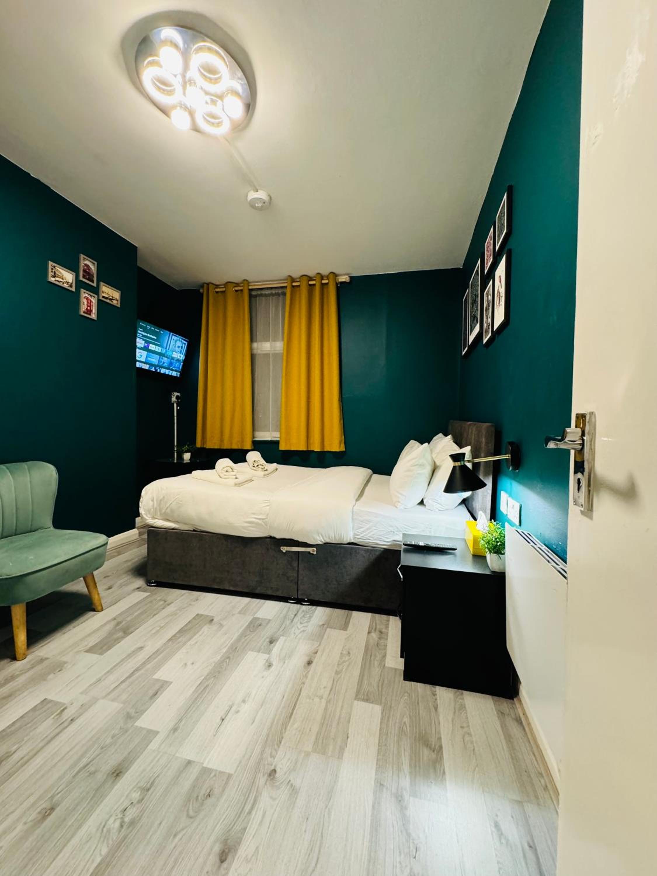 Unique Studio Flat in City 1110