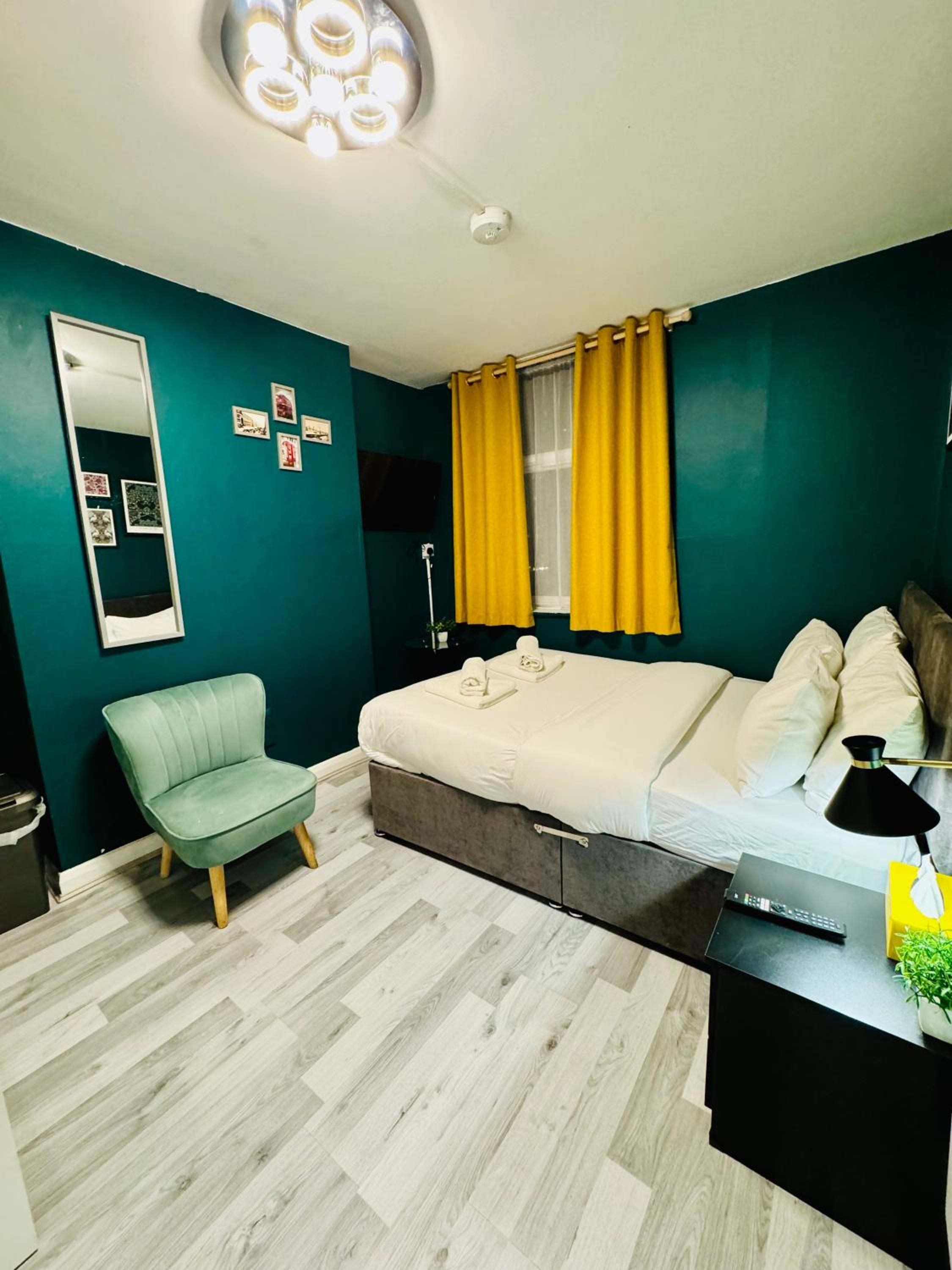 Unique Studio Flat in City 1110