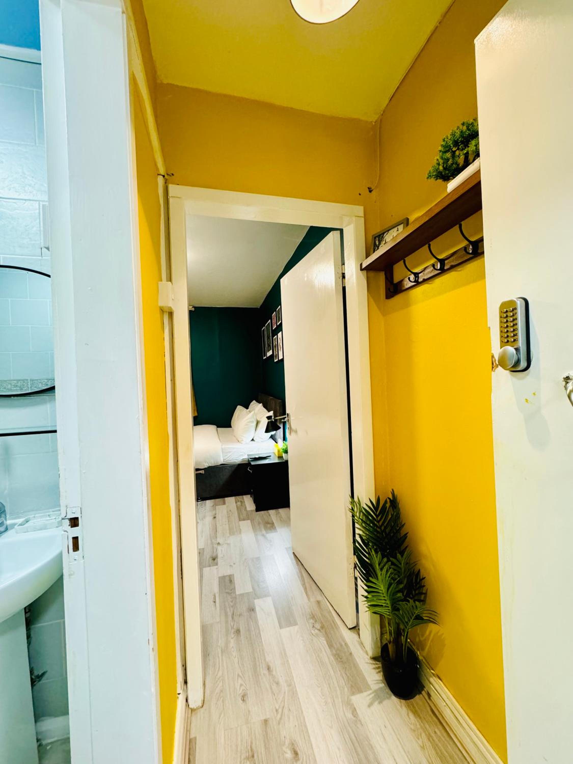 Unique Studio Flat in City 1110