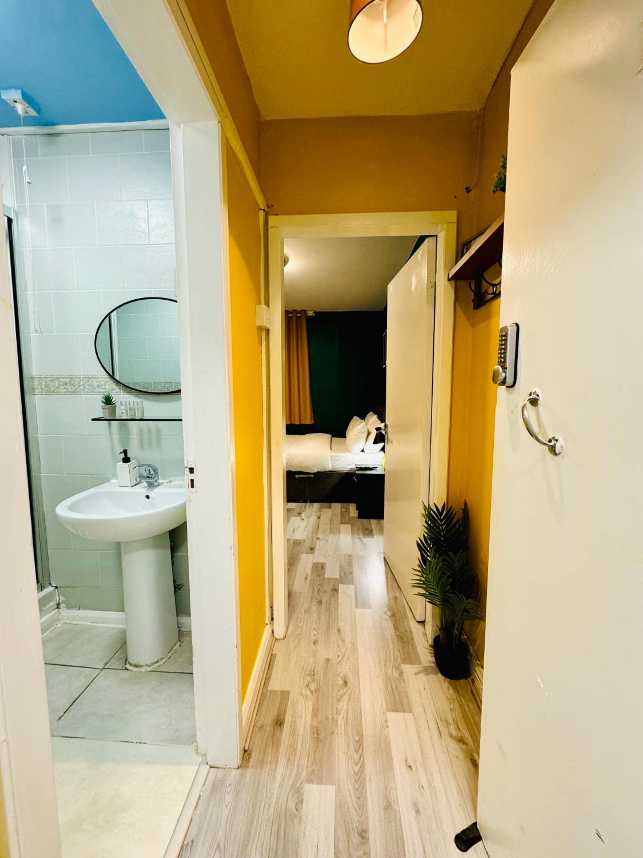 Unique Studio Flat in City 1110