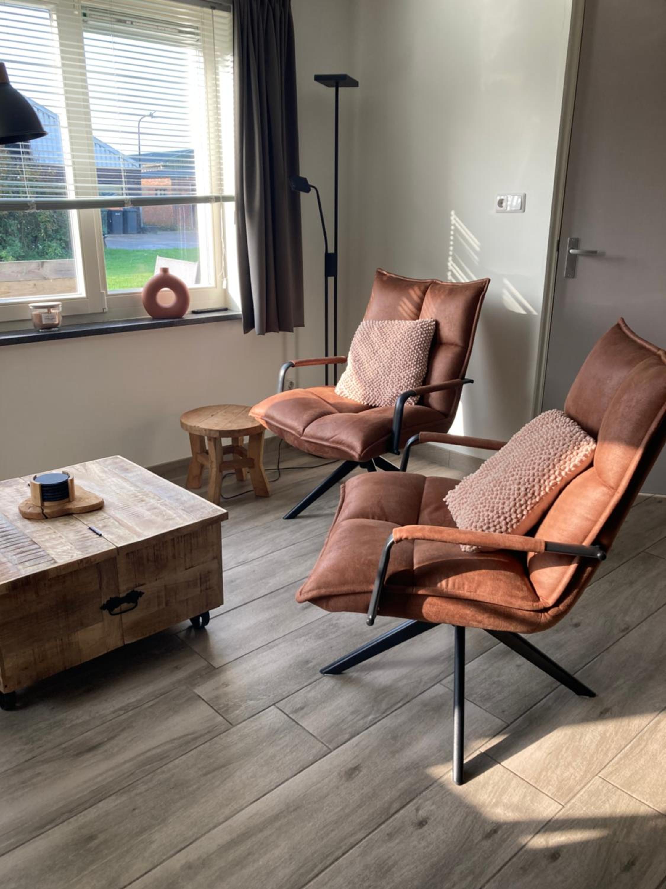 Bungalow op bedrijf met melkkoeien view 5