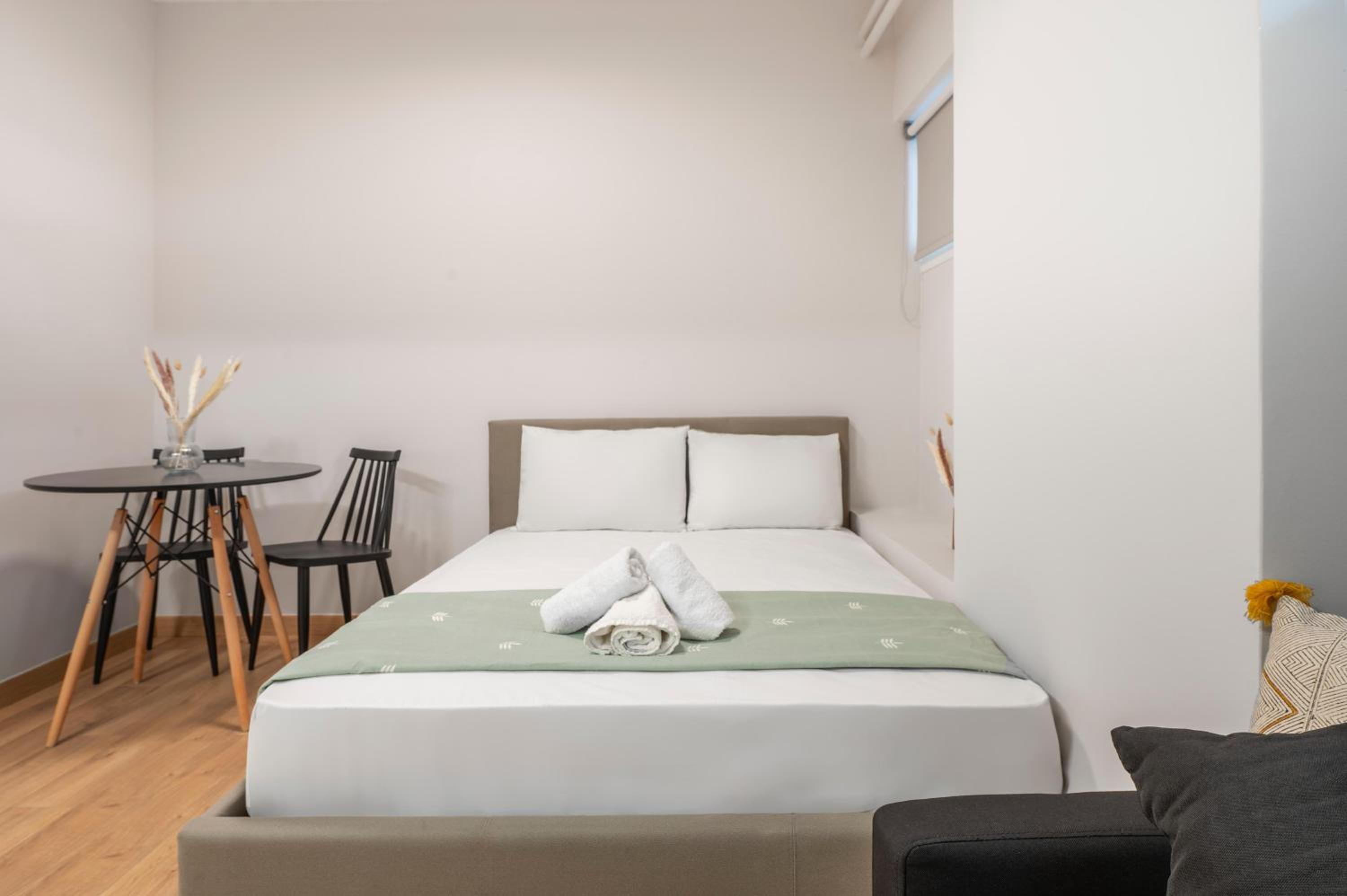 Oculus Kolonos Suites by Live&Travel