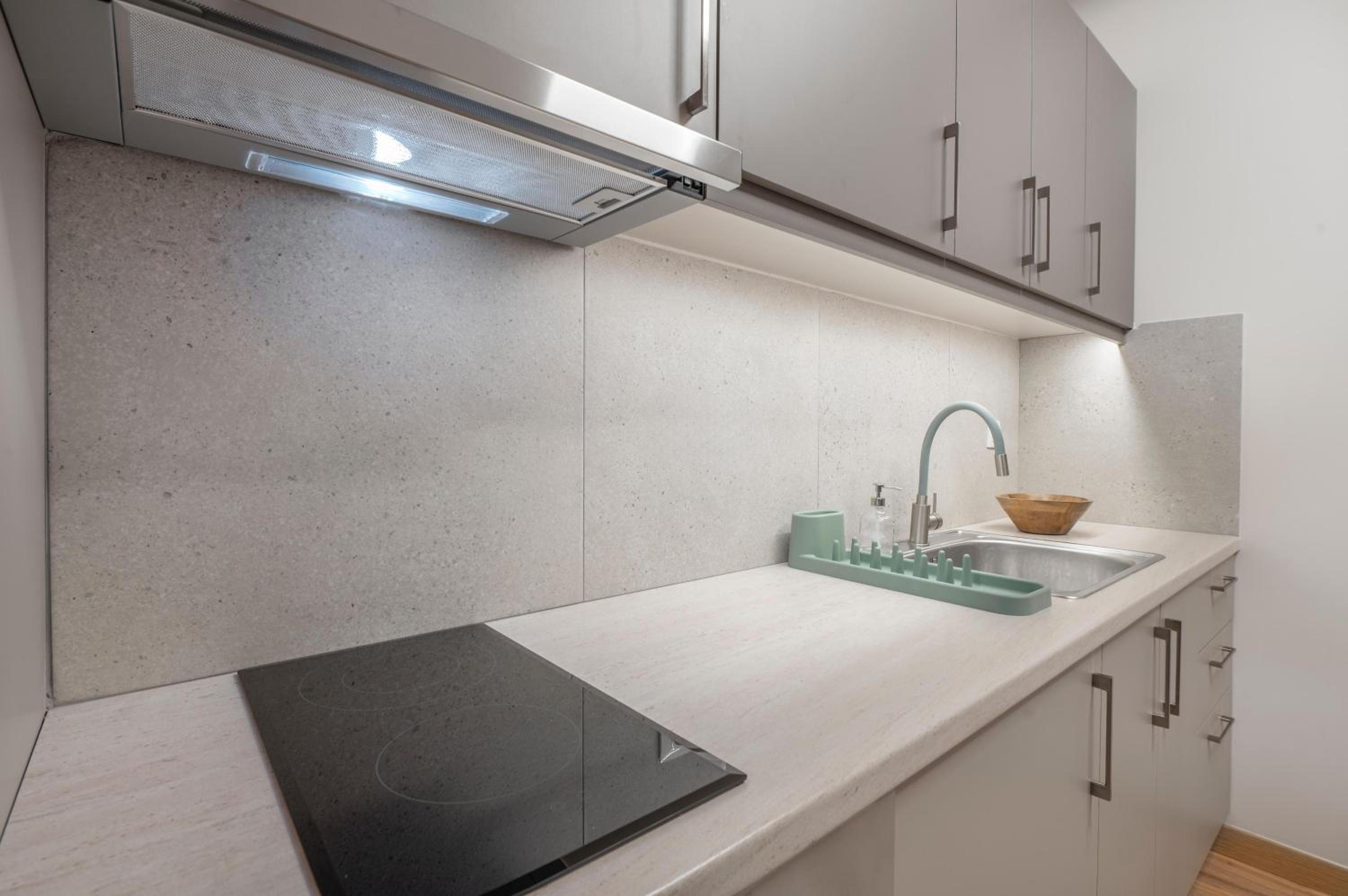 Oculus Kolonos Suites by Live&Travel
