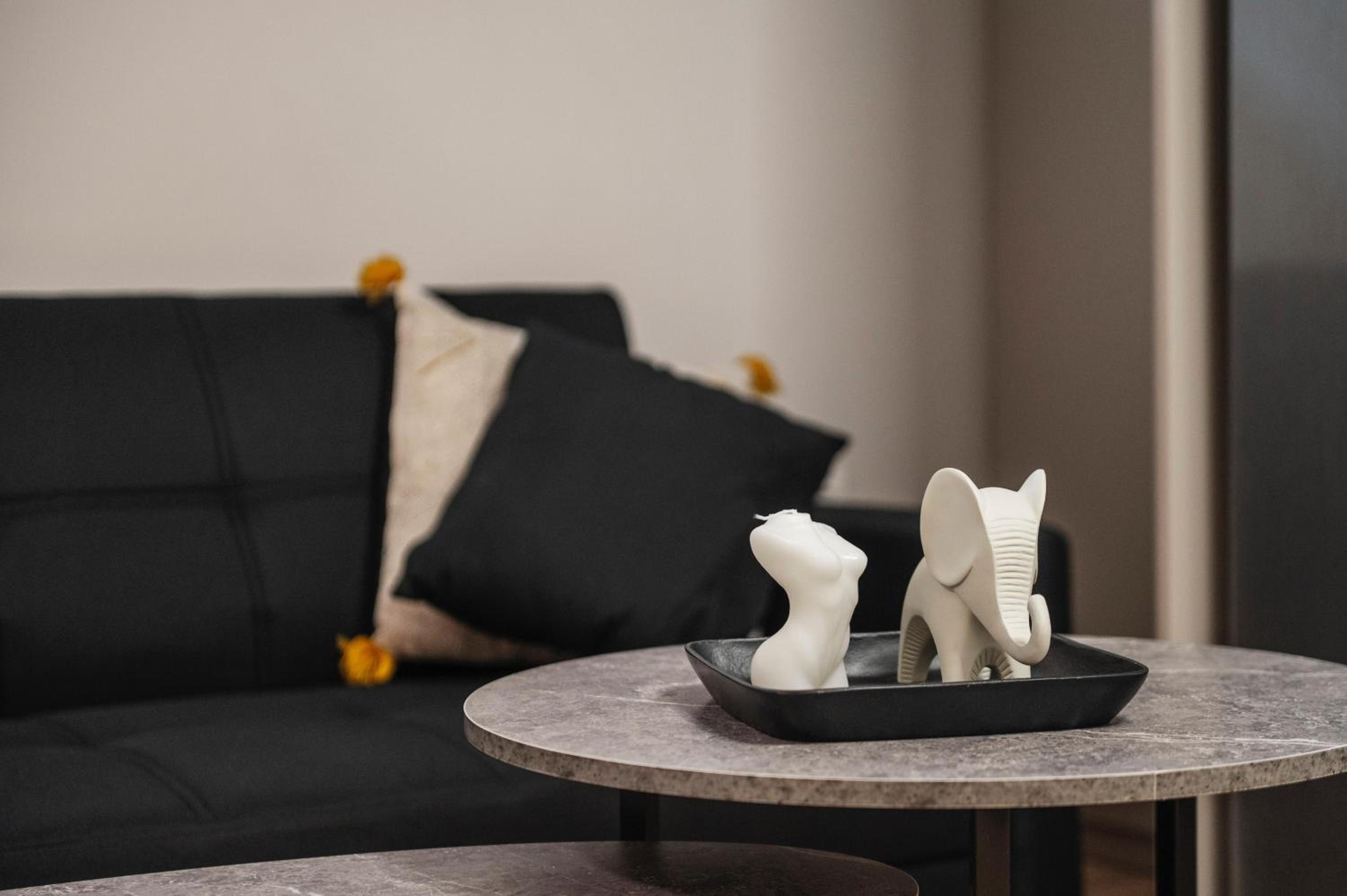 Oculus Kolonos Suites by Live&Travel