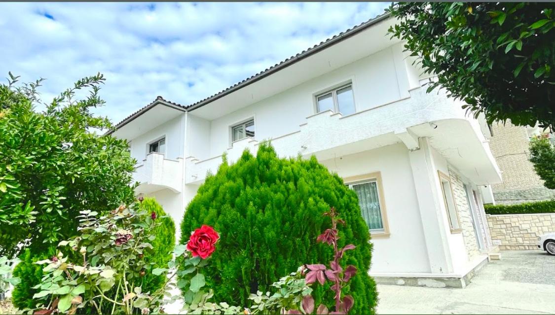 Guest House Nuhellari - Quiet family stay near Osumi Canyons