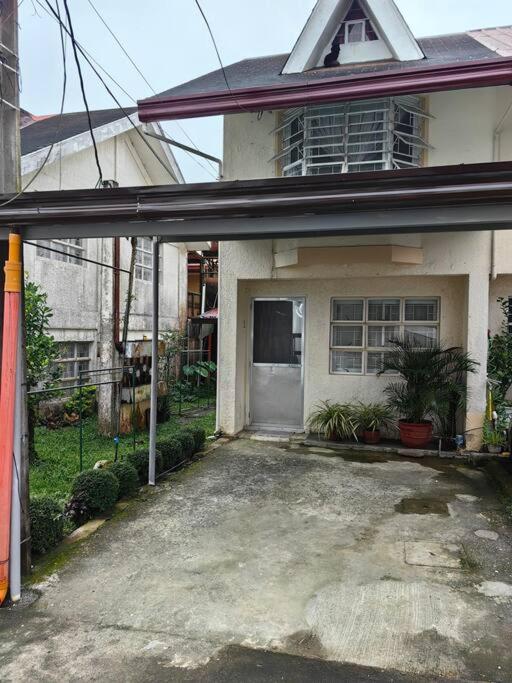 Cozy Small Resthouse own parking Wi-Fi