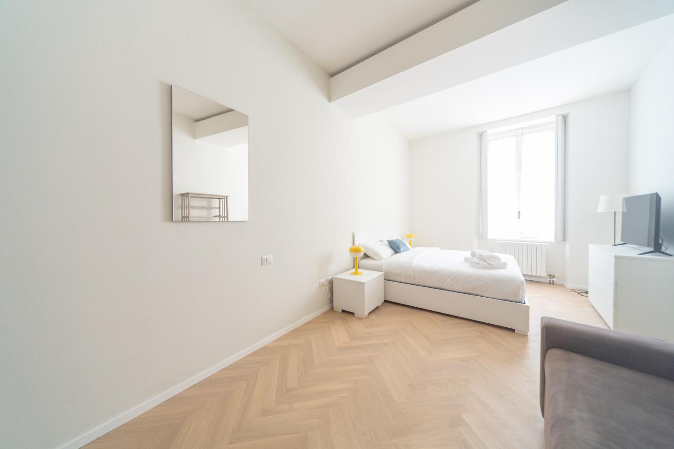 Charming 2-Bedroom Apartment in Milanese Building