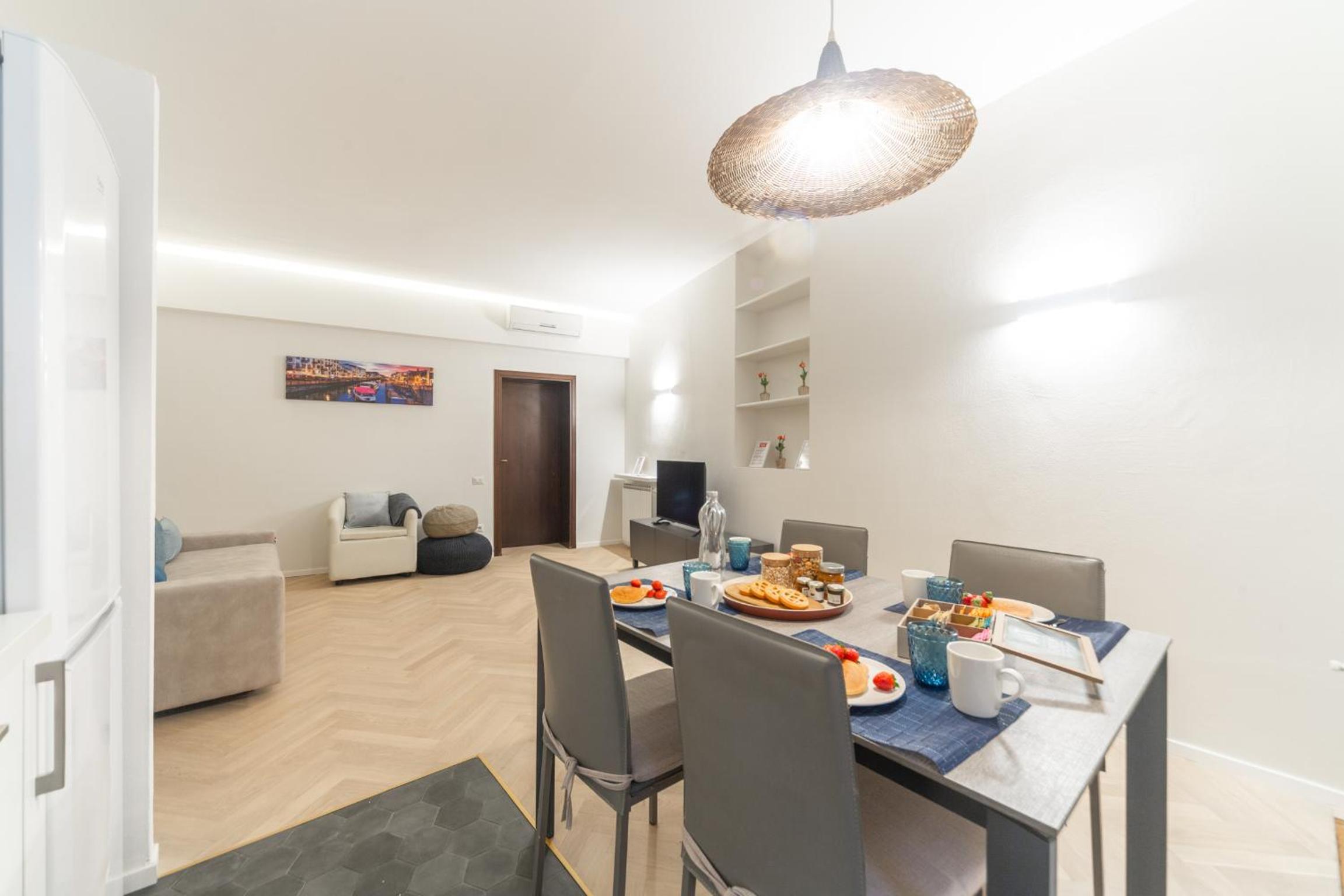 Charming 2-Bedroom Apartment in Milanese Building