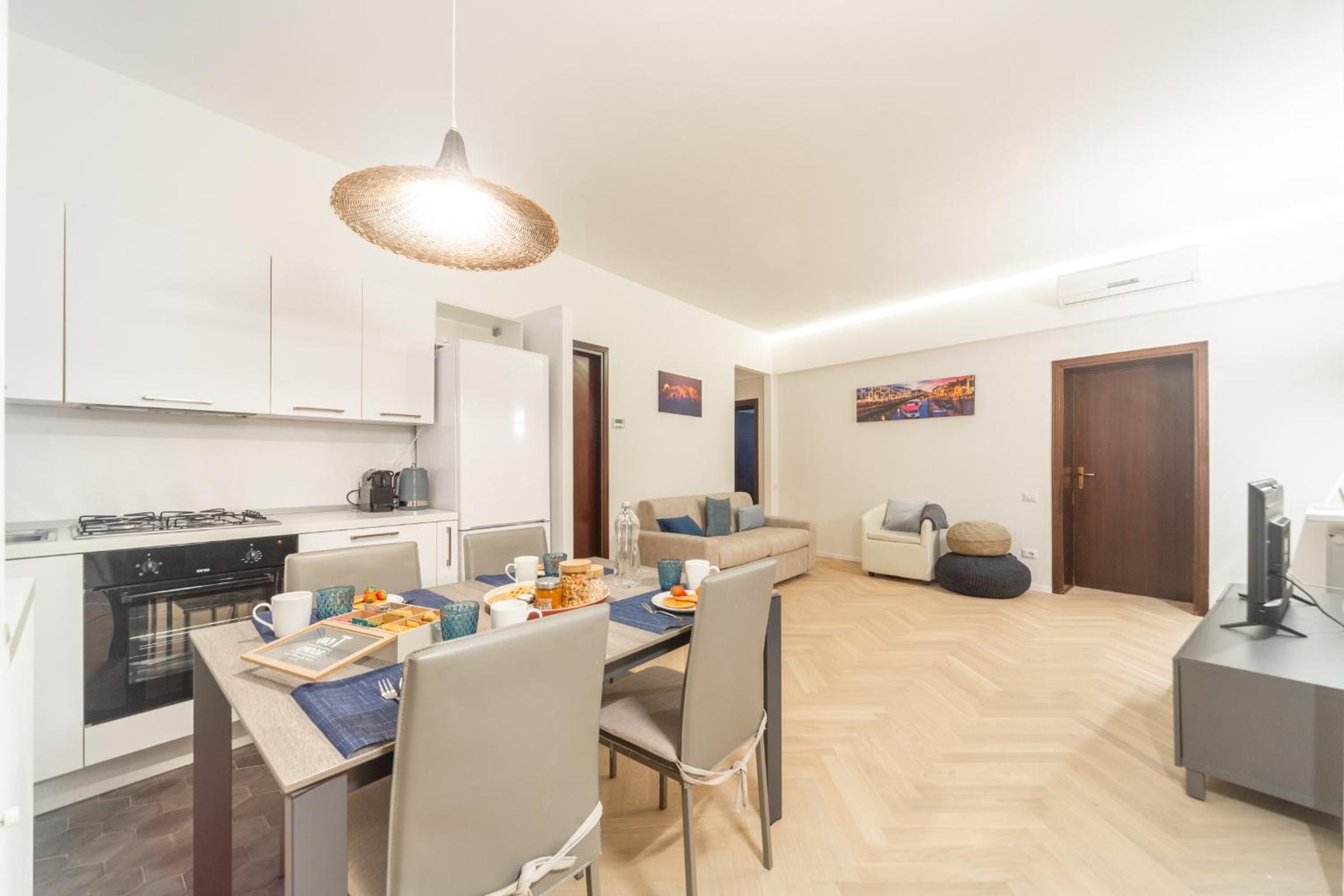 Charming 2-Bedroom Apartment in Milanese Building