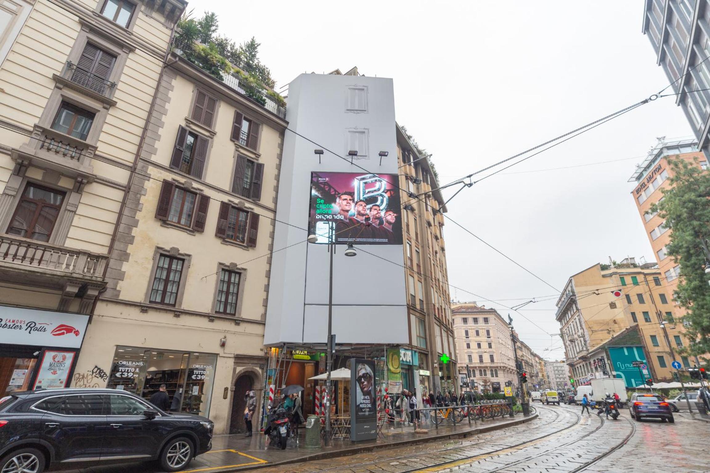 Charming 2-Bedroom Apartment in Milanese Building