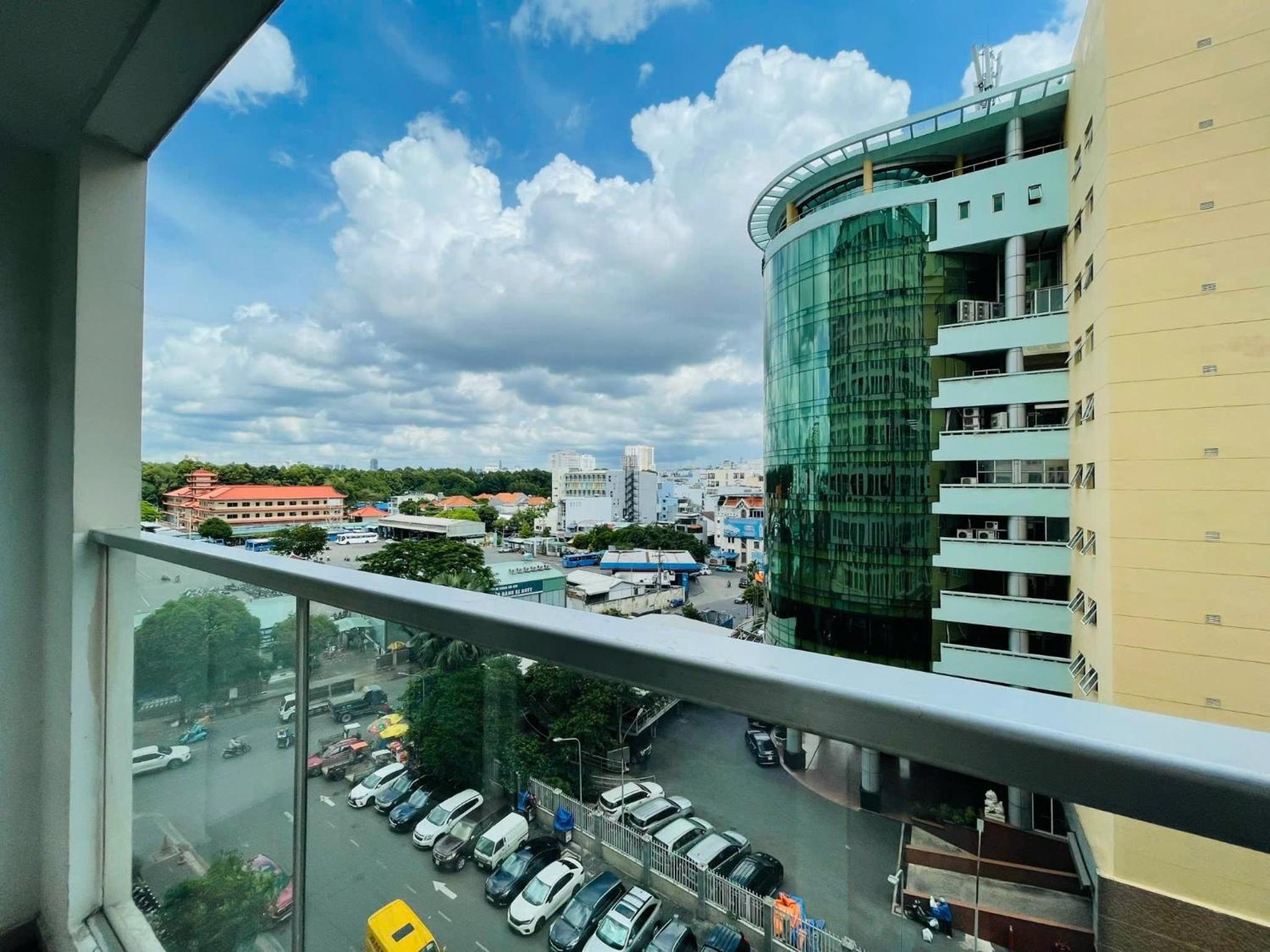 LeeVy Homestay Sky Center