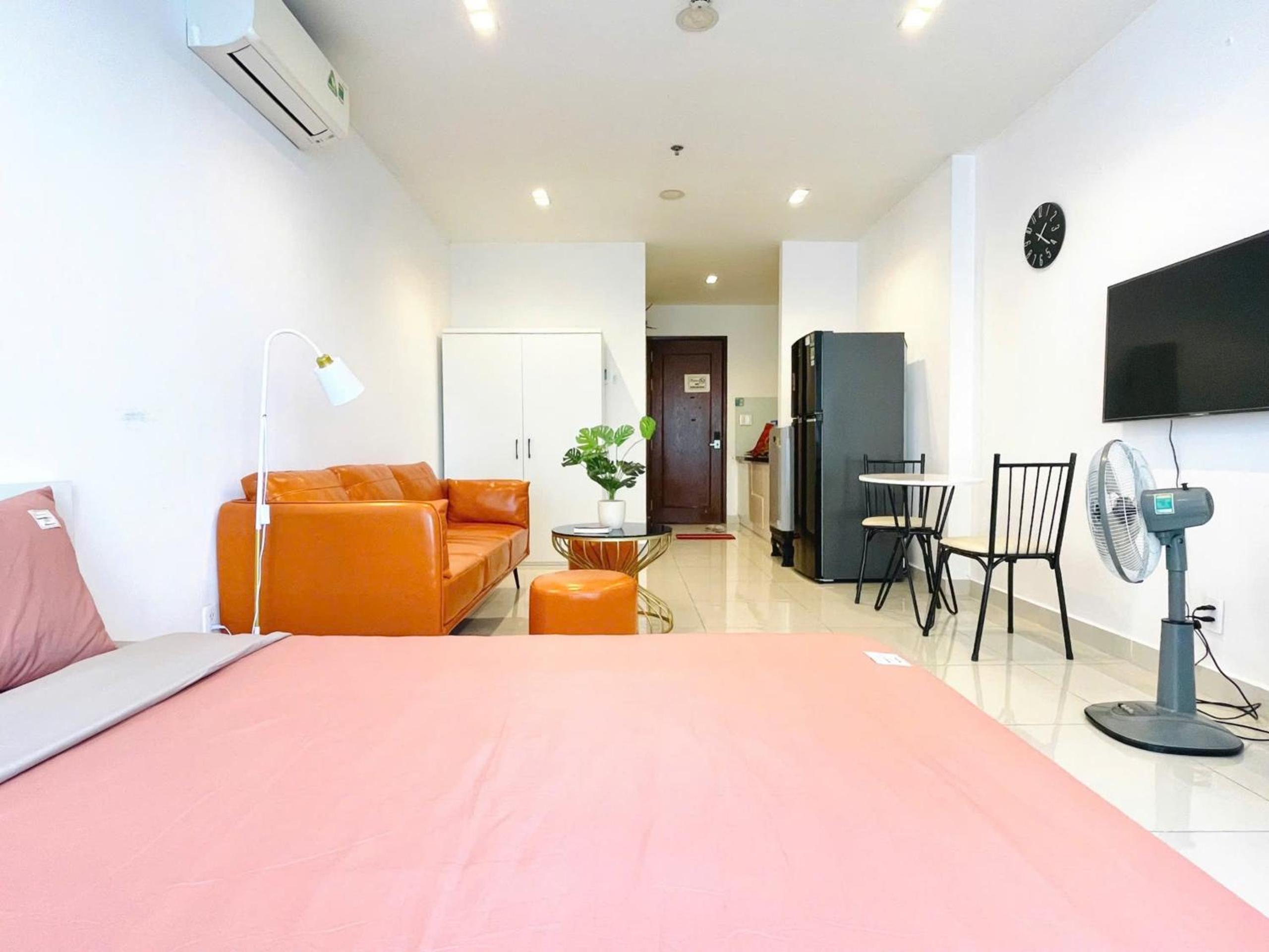 LeeVy Homestay Sky Center