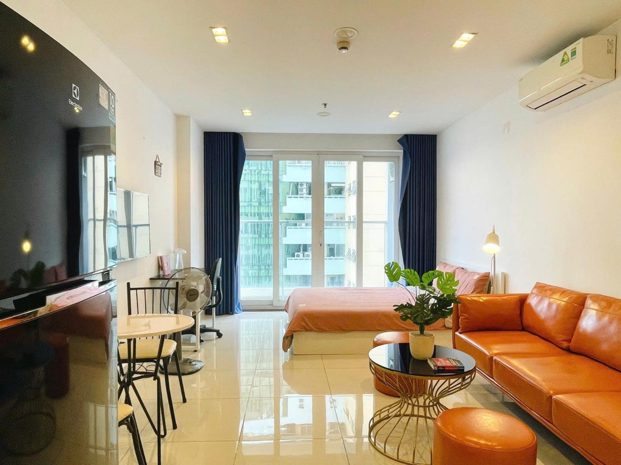 LeeVy Homestay Sky Center