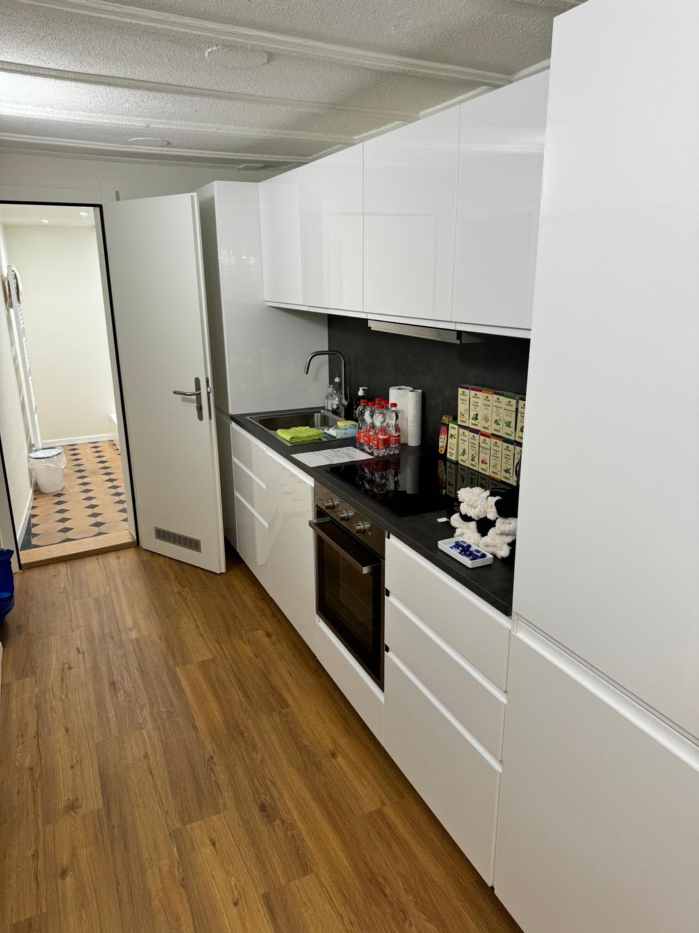 Cozy City Center, 4 Bedroom, New Kitchen, 120sq, 5min walk to Main Station