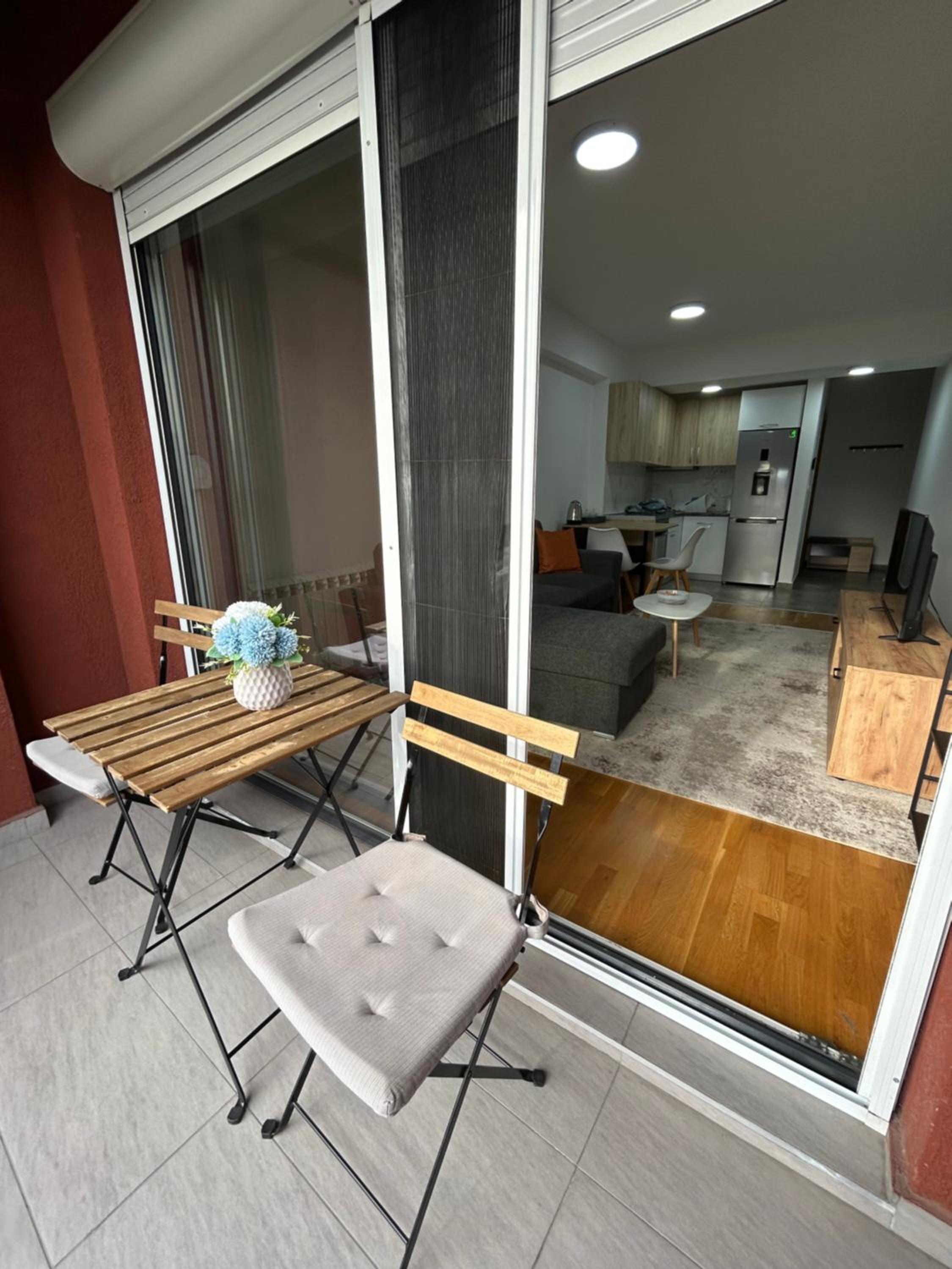 Cozy & Bright Apartment view 2
