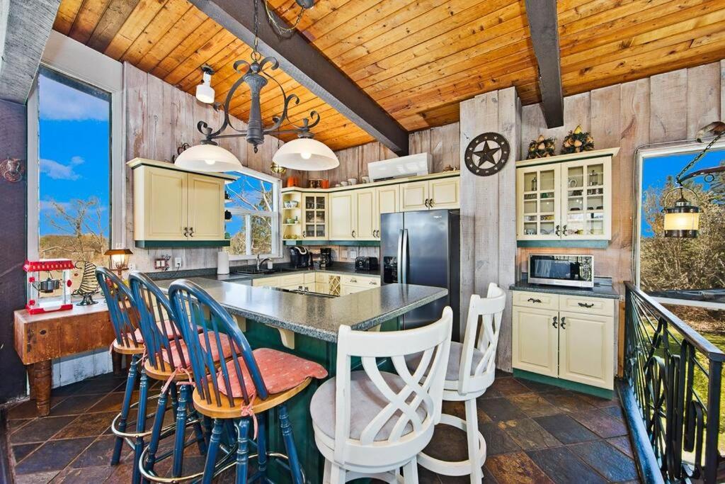 Blue Mountain Chalet by Southwestern Chalets