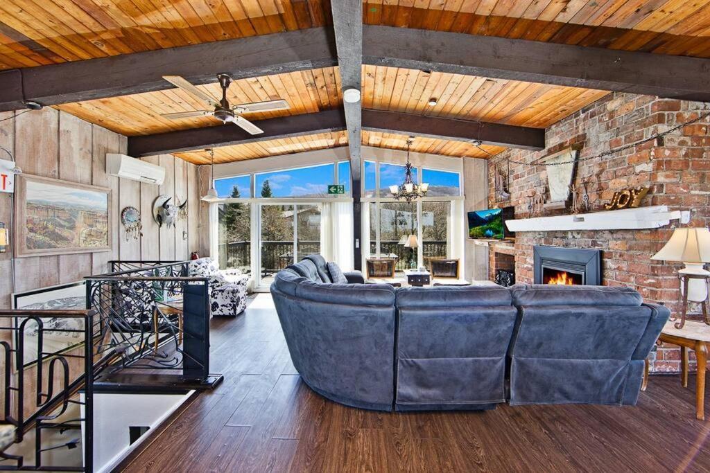 Blue Mountain Chalet by Southwestern Chalets