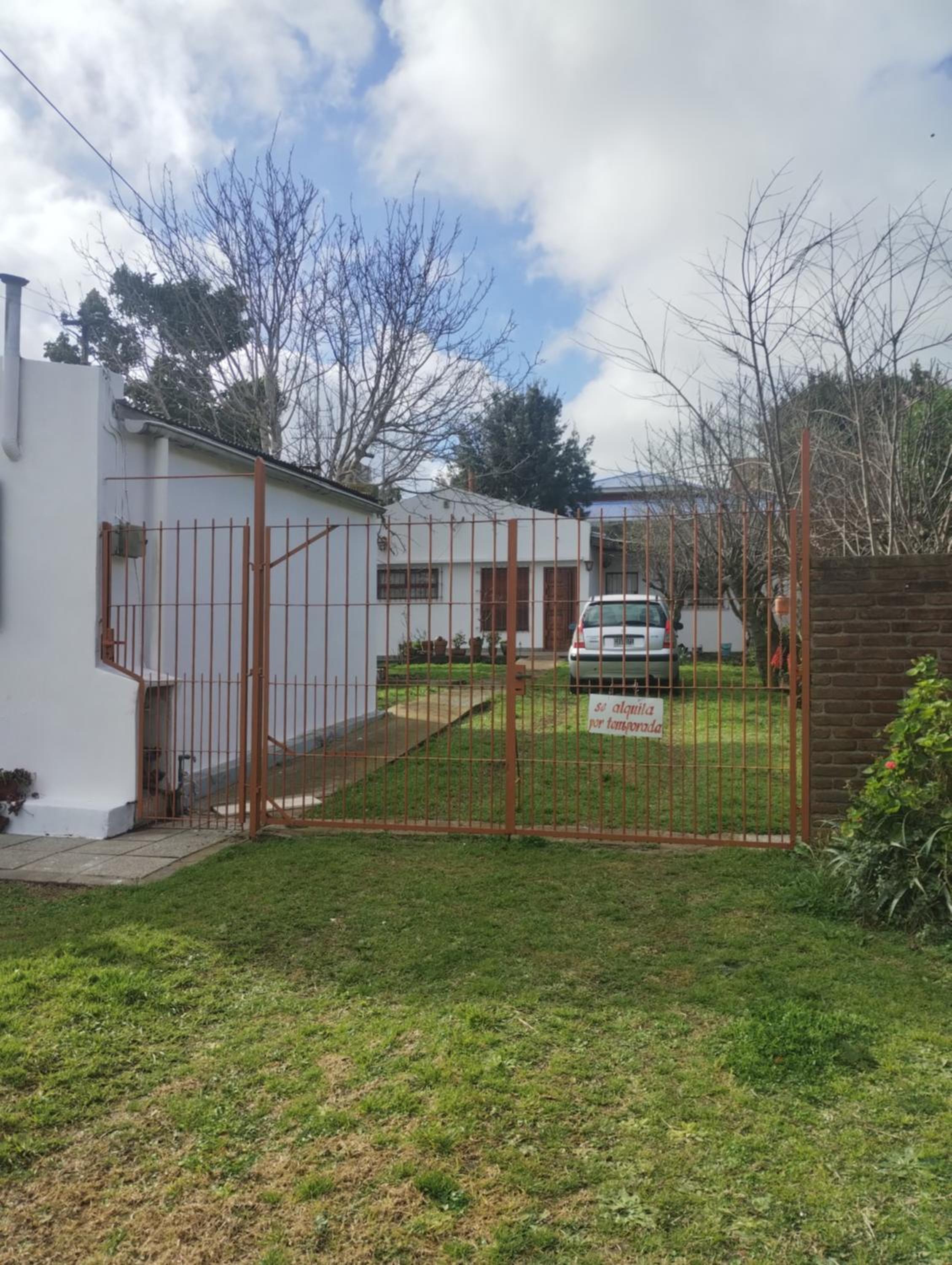 Para familias, lugar para guardar autos dentro de la propiedad