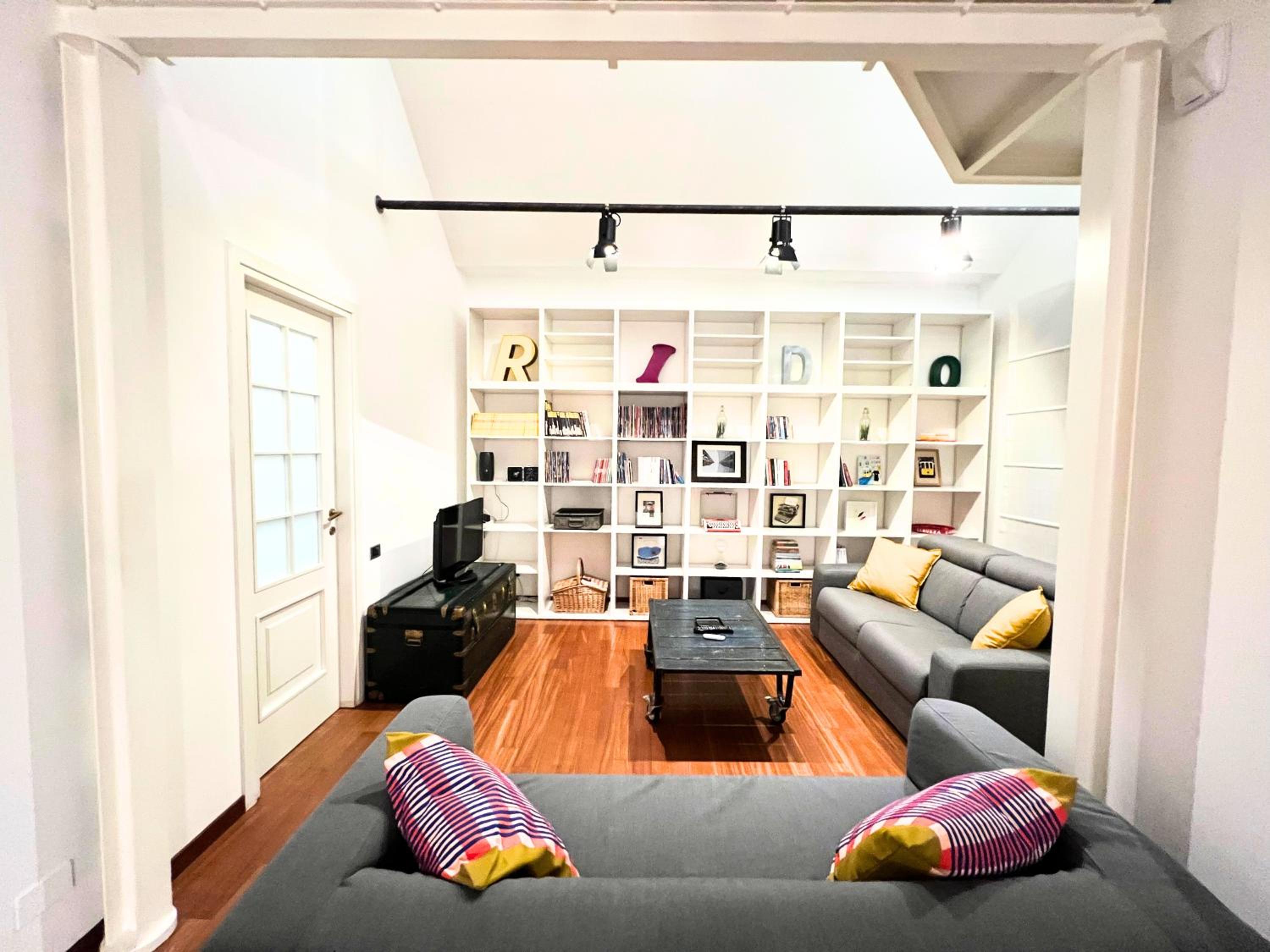 PARK FREE Gran Madre Elegante Loft Moderno con garage view 5
