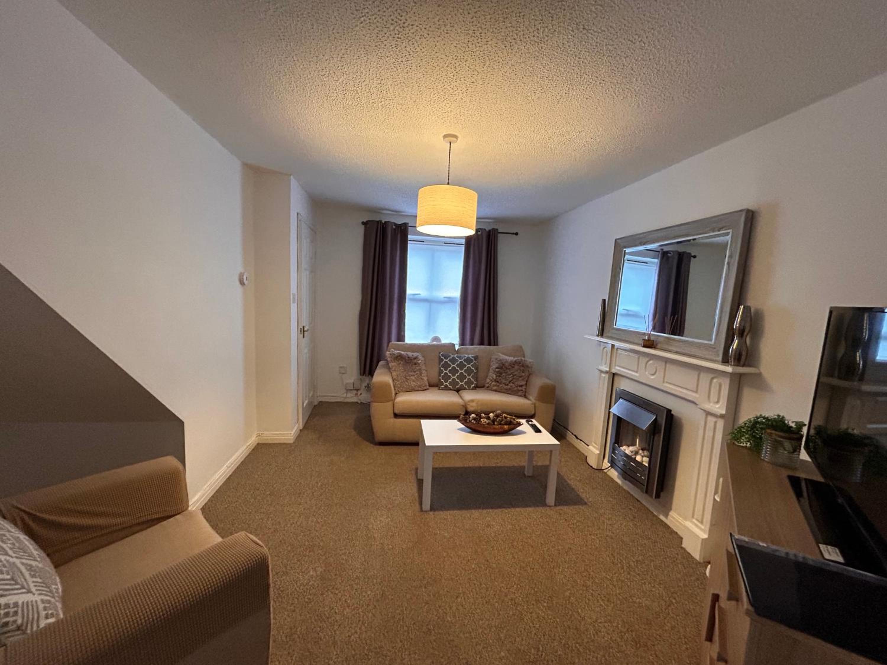 Bluebell House 2 bedroom with parking and garden view 2