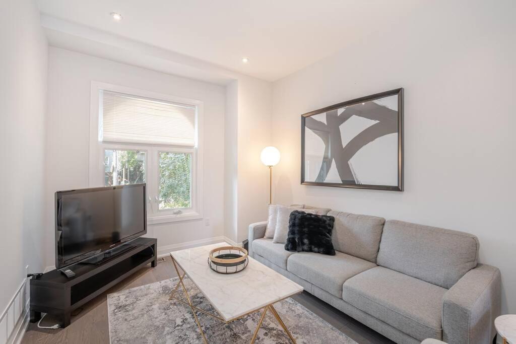Brand New Luxury 5 Bed Oasis in the Heart Downtown