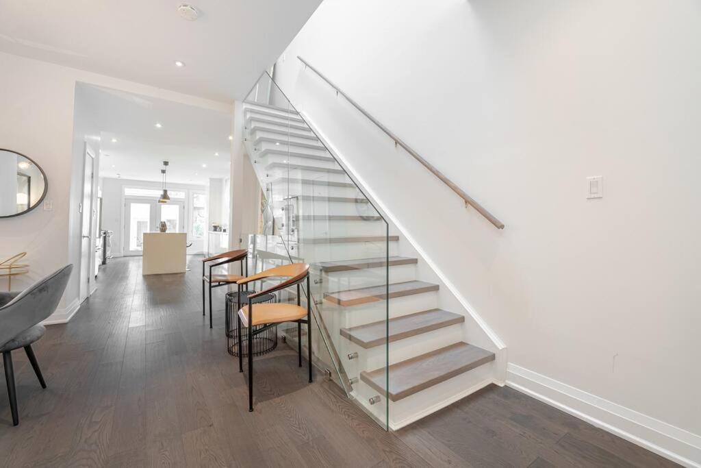 Brand New Luxury 5 Bed Oasis in the Heart Downtown