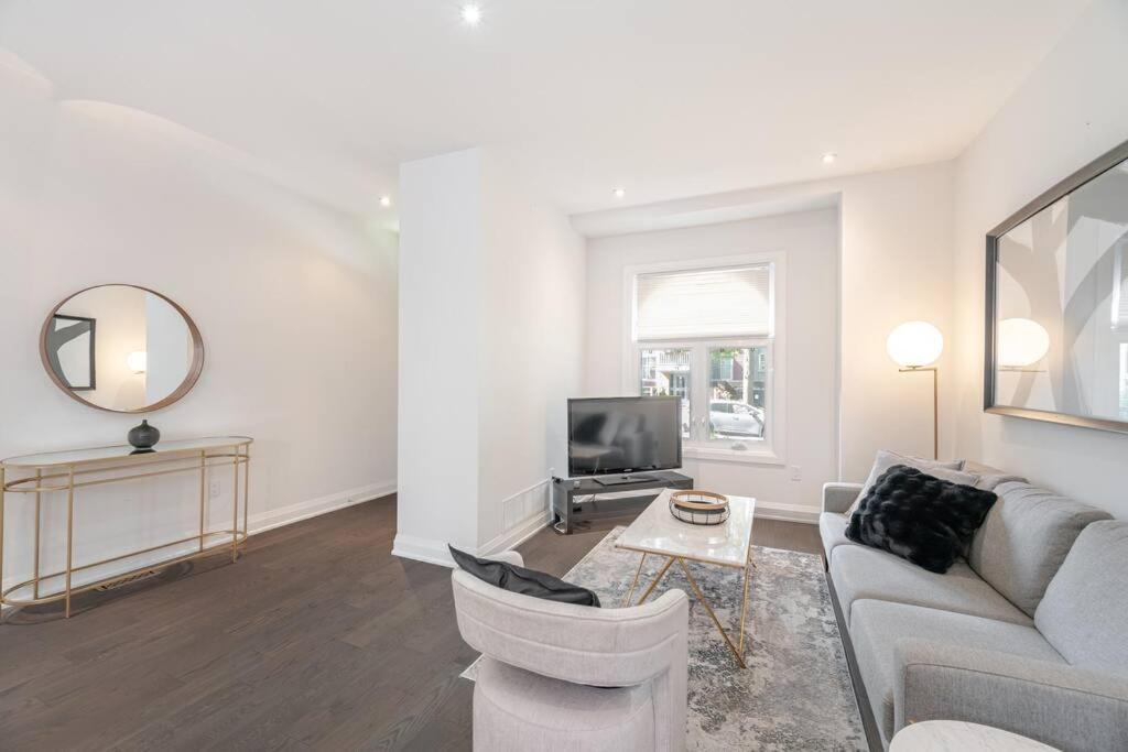 Brand New Luxury 5 Bed Oasis in the Heart Downtown