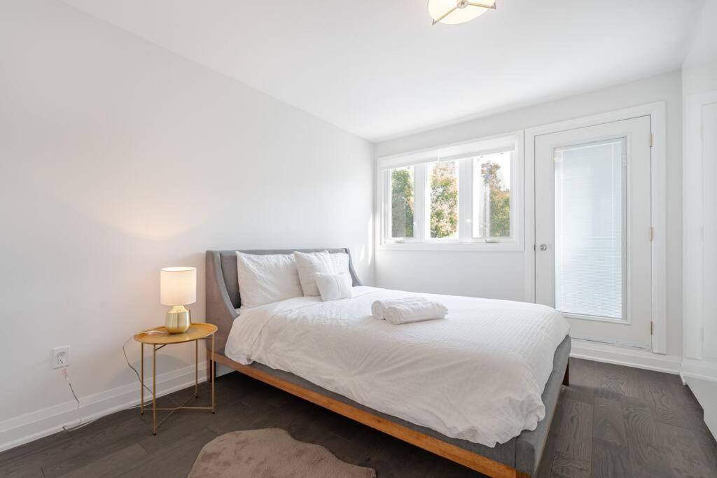 Brand New Luxury 5 Bed Oasis in the Heart Downtown