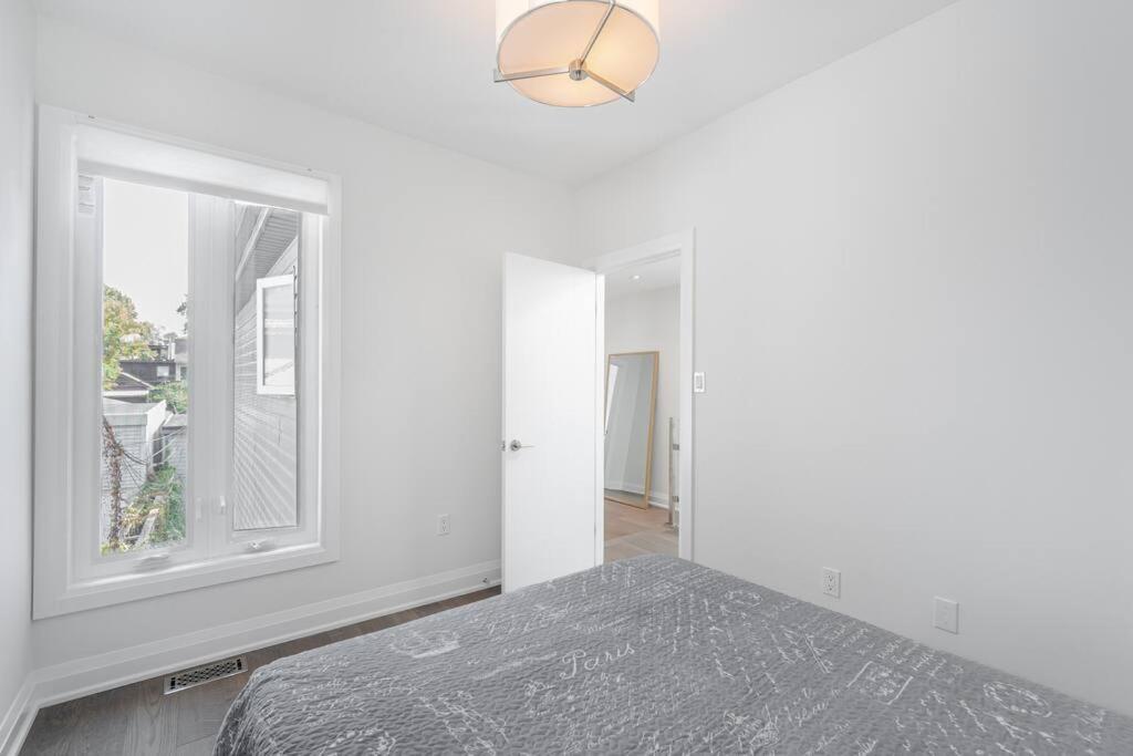 Brand New Luxury 5 Bed Oasis in the Heart Downtown