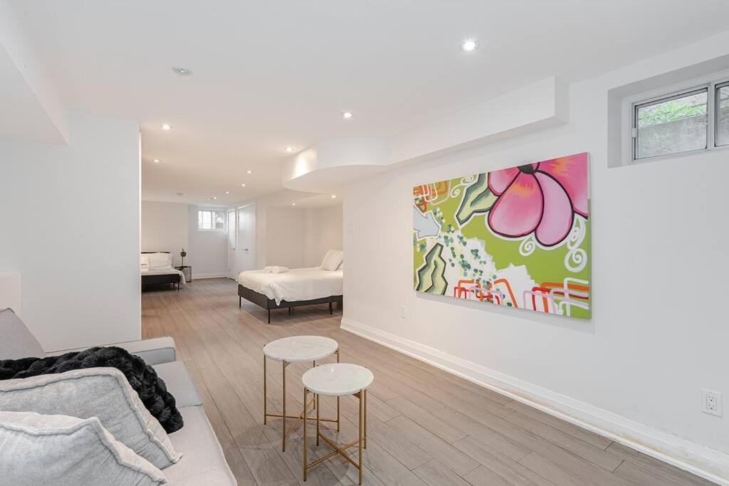 Brand New Luxury 5 Bed Oasis in the Heart Downtown