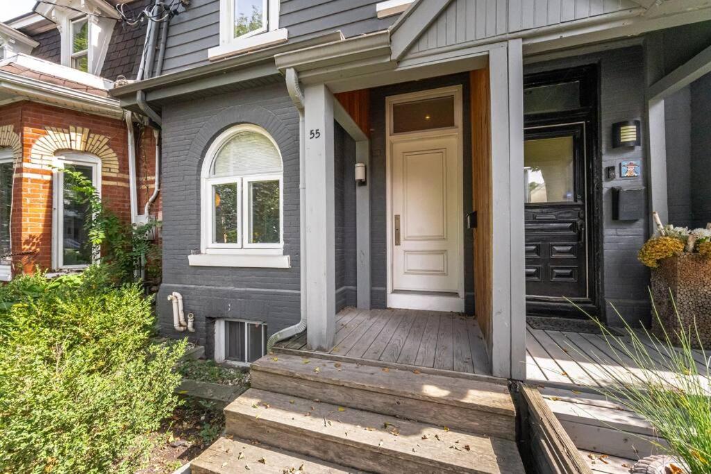 Brand New Luxury 5 Bed Oasis in the Heart Downtown