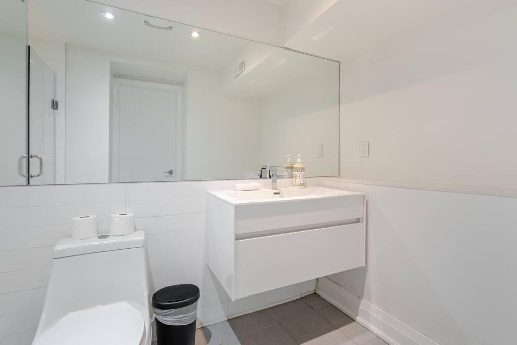 Brand New Luxury 5 Bed Oasis in the Heart Downtown
