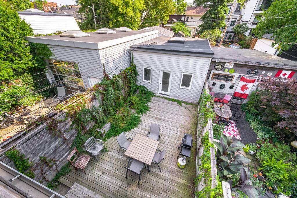 Brand New Luxury 5 Bed Oasis in the Heart Downtown