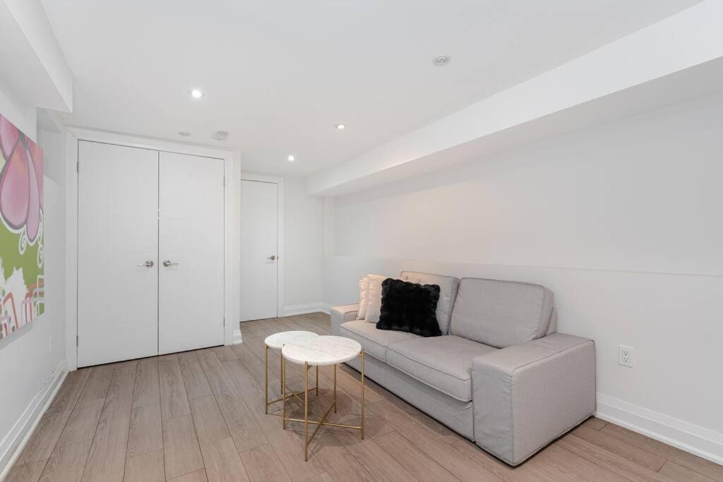Brand New Luxury 5 Bed Oasis in the Heart Downtown