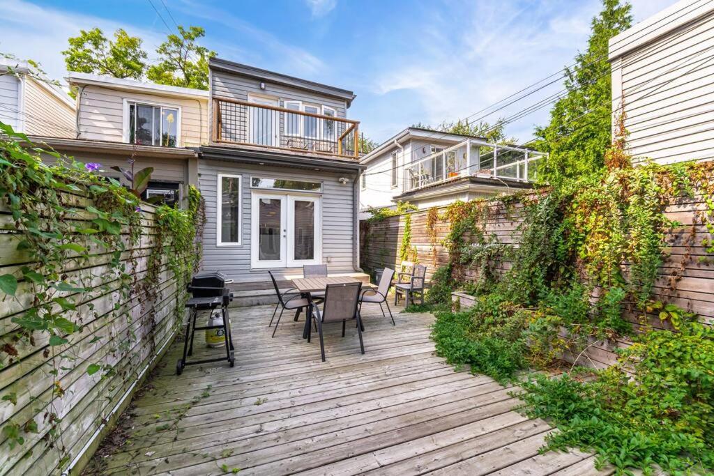 Brand New Luxury 5 Bed Oasis in the Heart Downtown