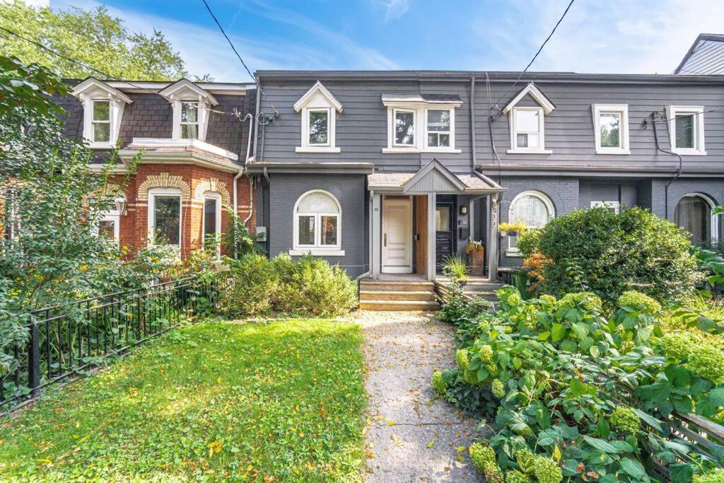 Brand New Luxury 5 Bed Oasis in the Heart Downtown