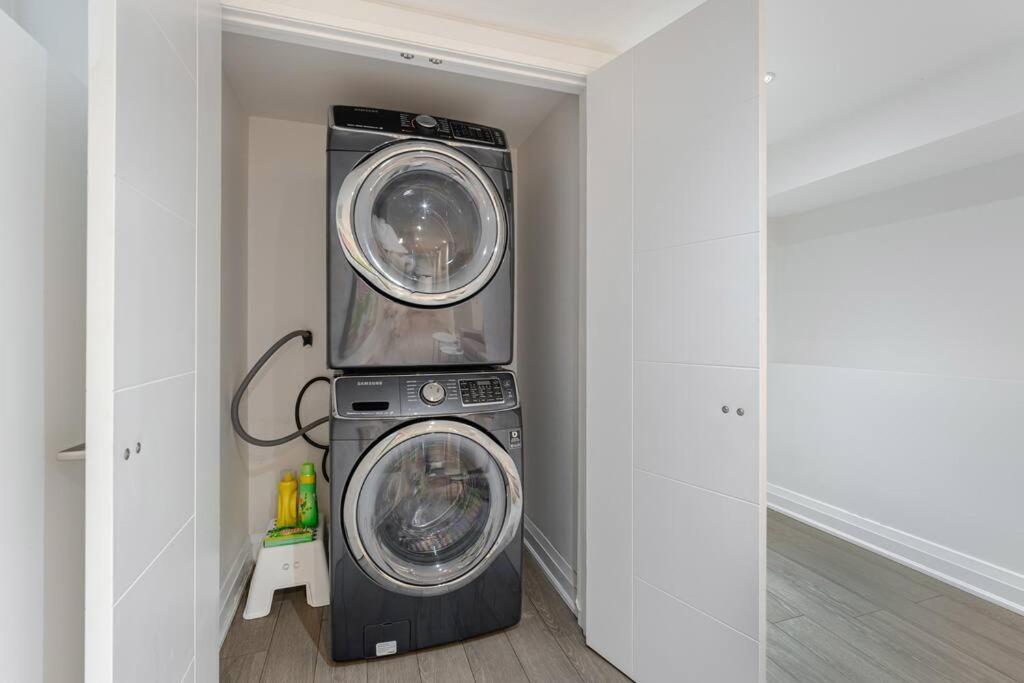 Brand New Luxury 5 Bed Oasis in the Heart Downtown