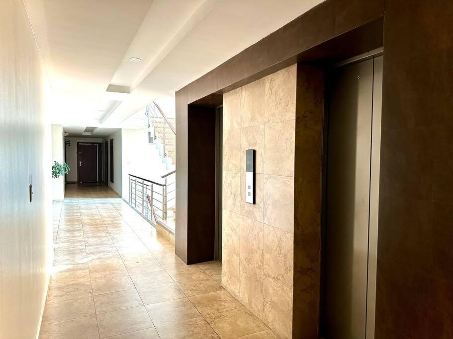 Acogedor apartamento céntrico con 3habitaciones con baño, terraza y 2estacionamientos
