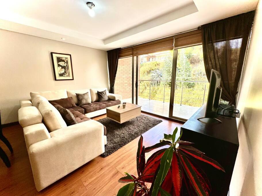 Acogedor apartamento céntrico con 3habitaciones con baño, terraza y 2estacionamientos
