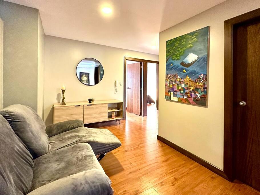 Acogedor apartamento céntrico con 3habitaciones con baño, terraza y 2estacionamientos