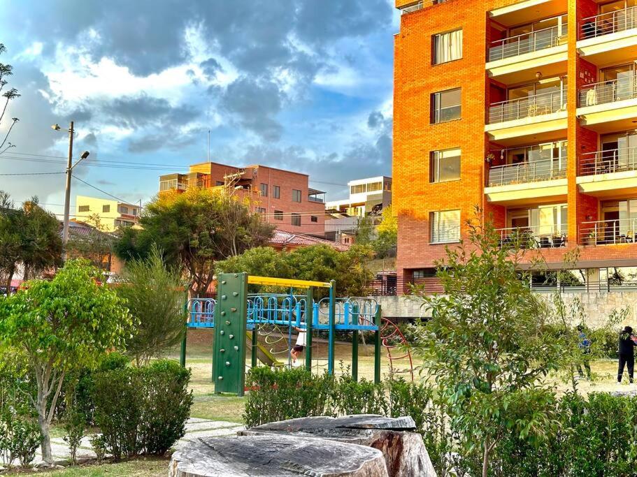 Acogedor apartamento céntrico con 3habitaciones con baño, terraza y 2estacionamientos