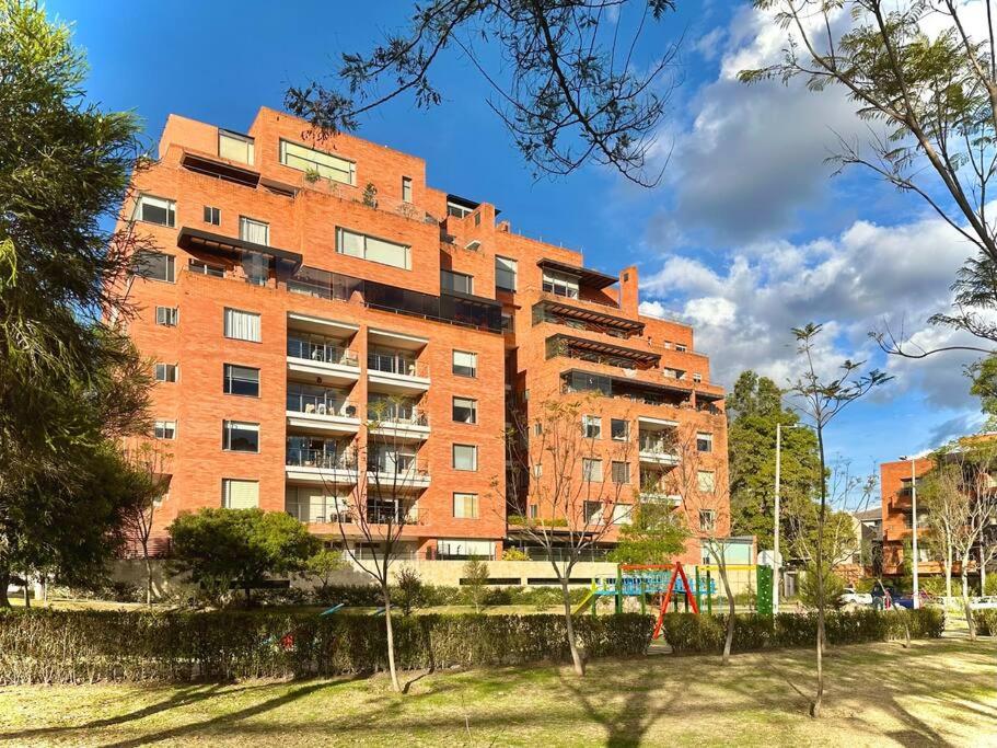 Acogedor apartamento céntrico con 3habitaciones con baño, terraza y 2estacionamientos