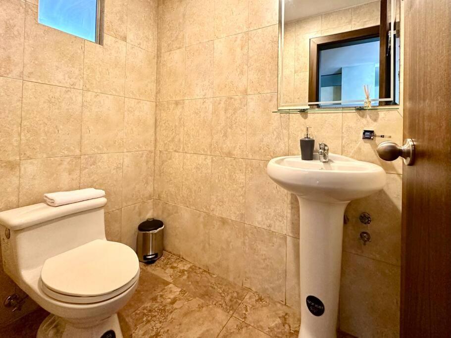 Acogedor apartamento céntrico con 3habitaciones con baño, terraza y 2estacionamientos