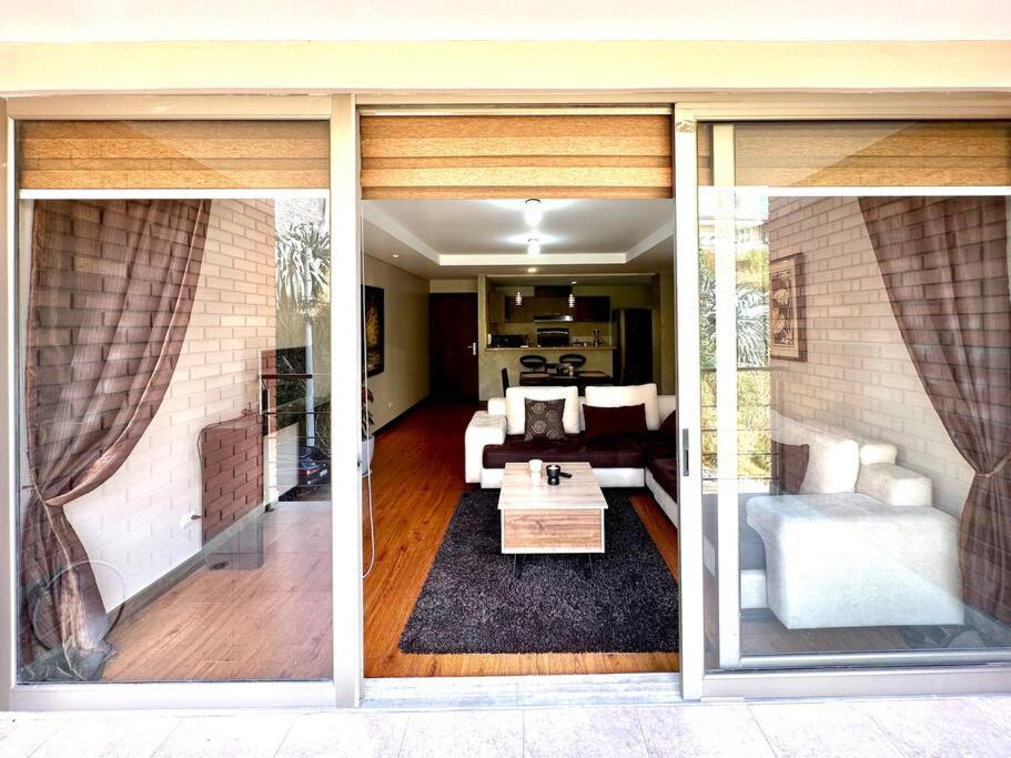 Acogedor apartamento céntrico con 3habitaciones con baño, terraza y 2estacionamientos