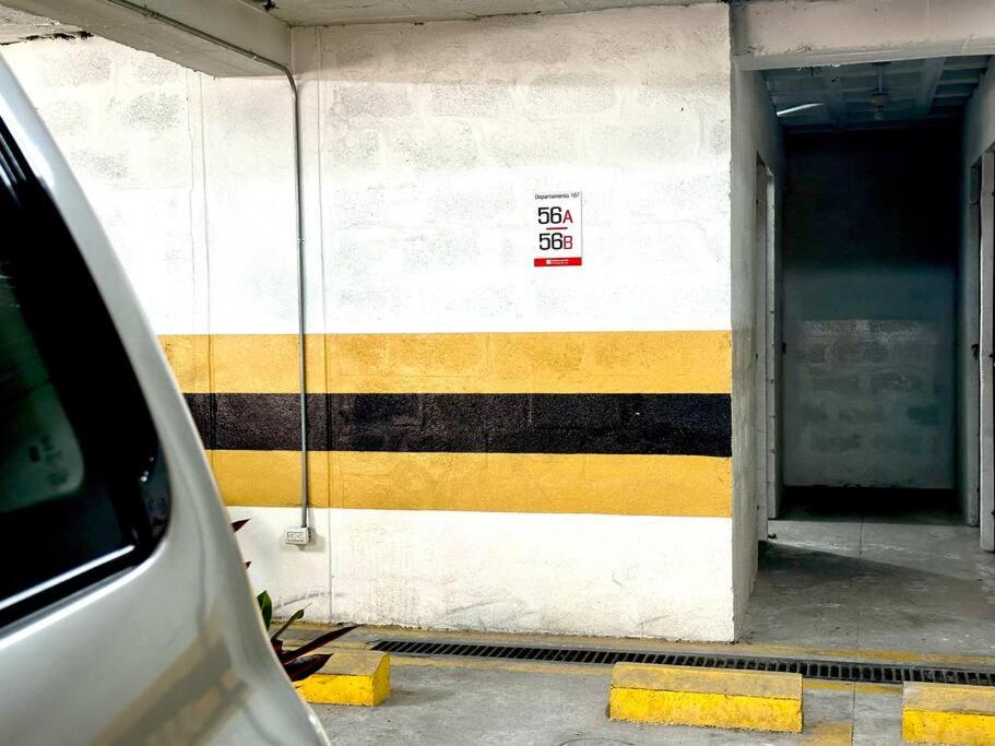 Acogedor apartamento céntrico con 3habitaciones con baño, terraza y 2estacionamientos