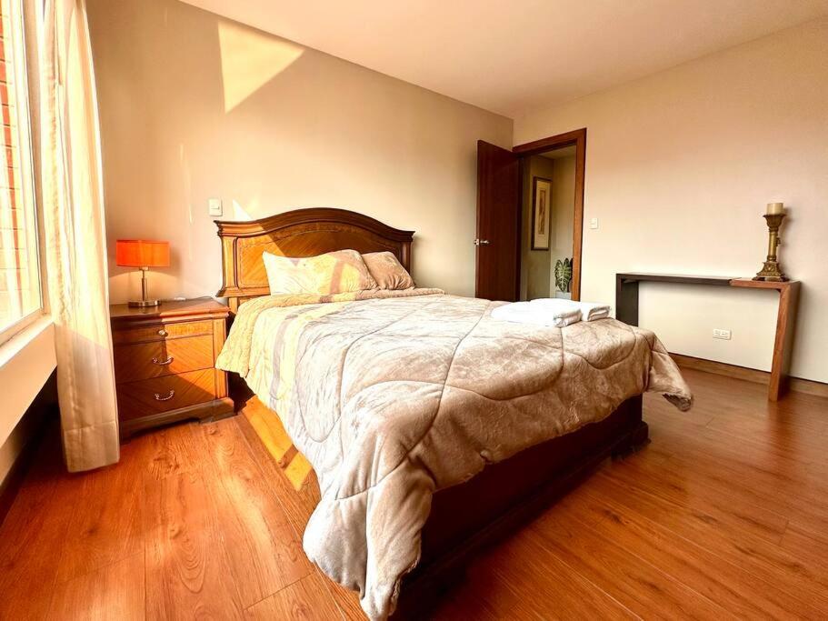 Acogedor apartamento céntrico con 3habitaciones con baño, terraza y 2estacionamientos