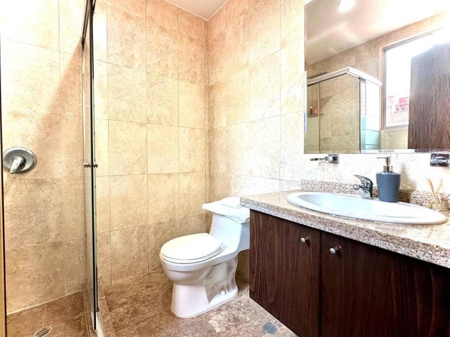 Acogedor apartamento céntrico con 3habitaciones con baño, terraza y 2estacionamientos